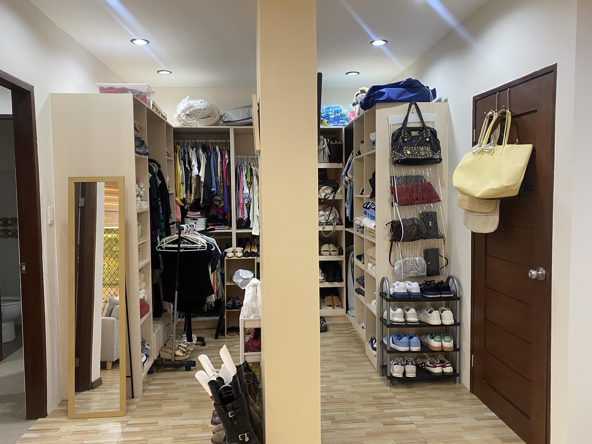 American-inspired Design Family Home - Thumbnail 3