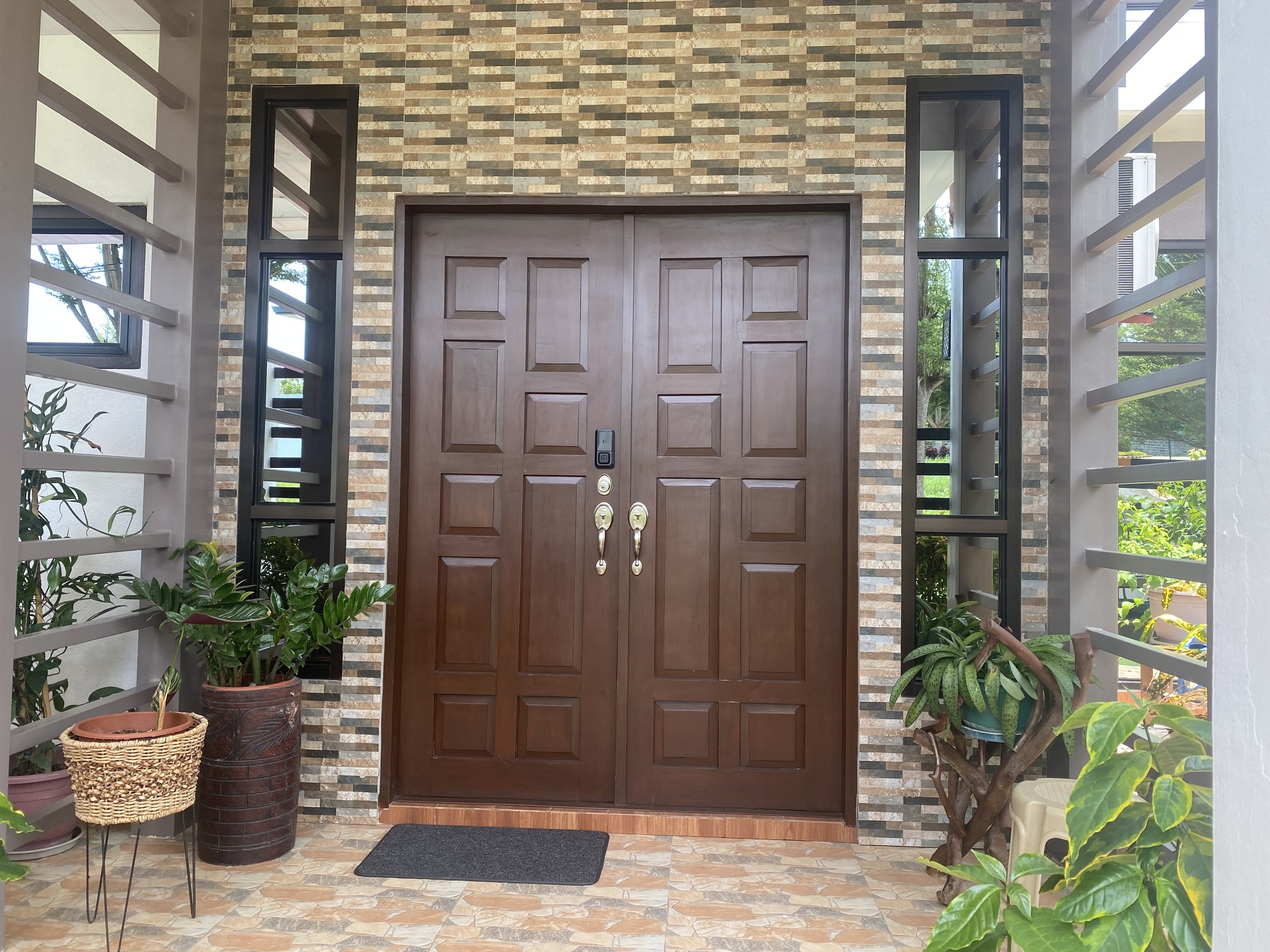 American-inspired Design Family Home - Thumbnail 5