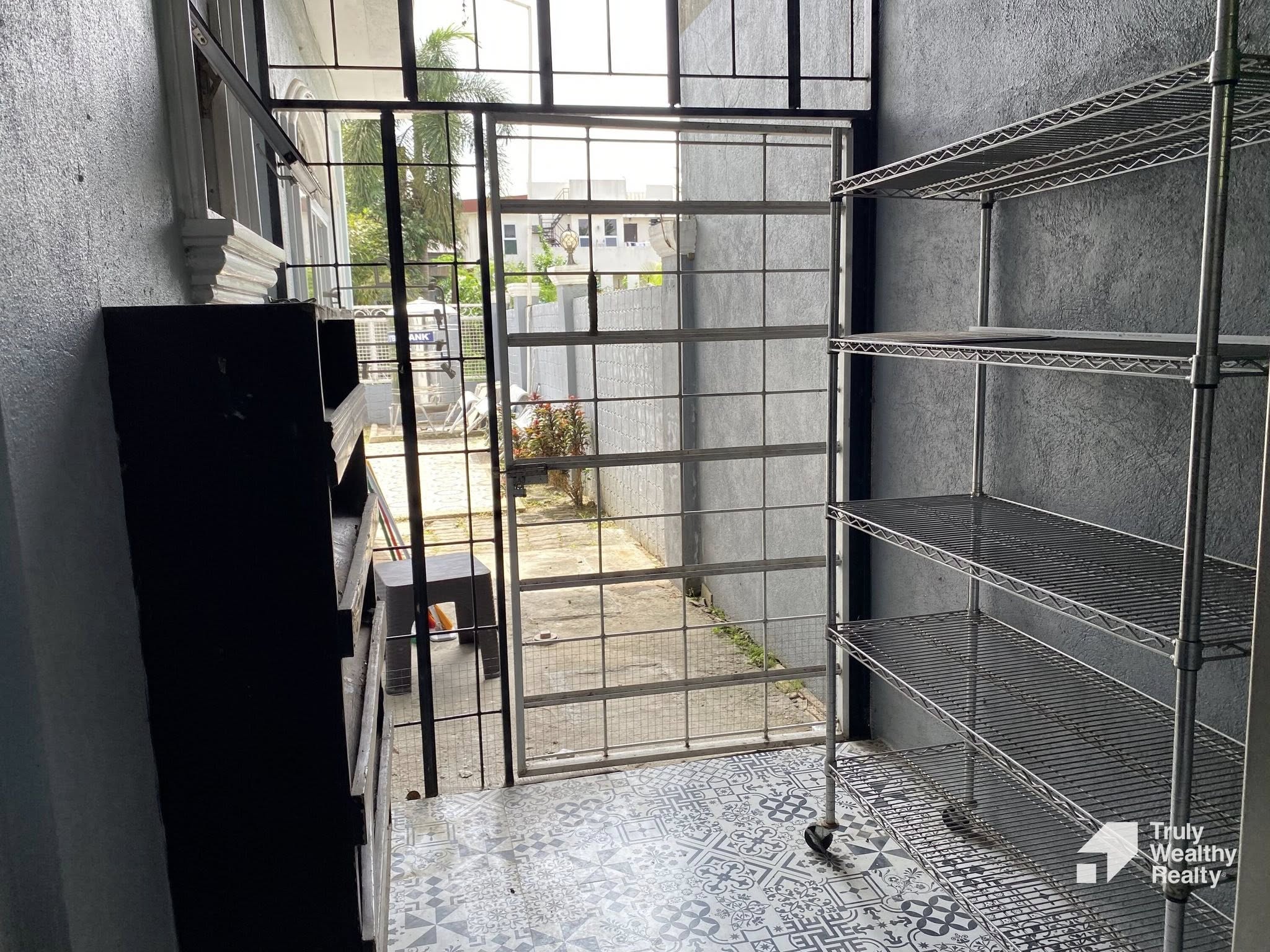 FOR RENT/SALE: Hillsborough 5 Bedroom House and Lot - Thumbnail 4