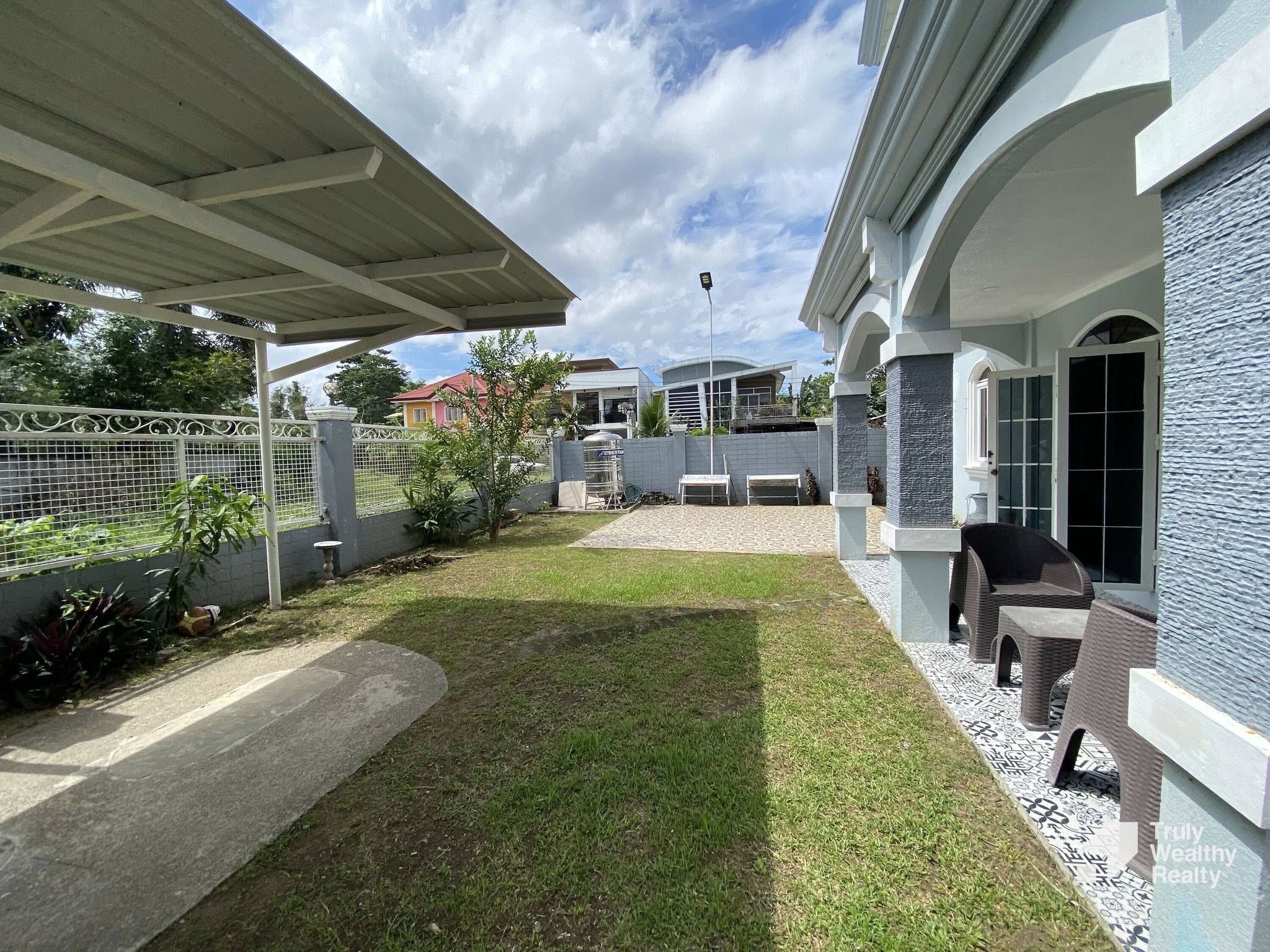 FOR RENT/SALE: Hillsborough 5 Bedroom House and Lot - Thumbnail 5