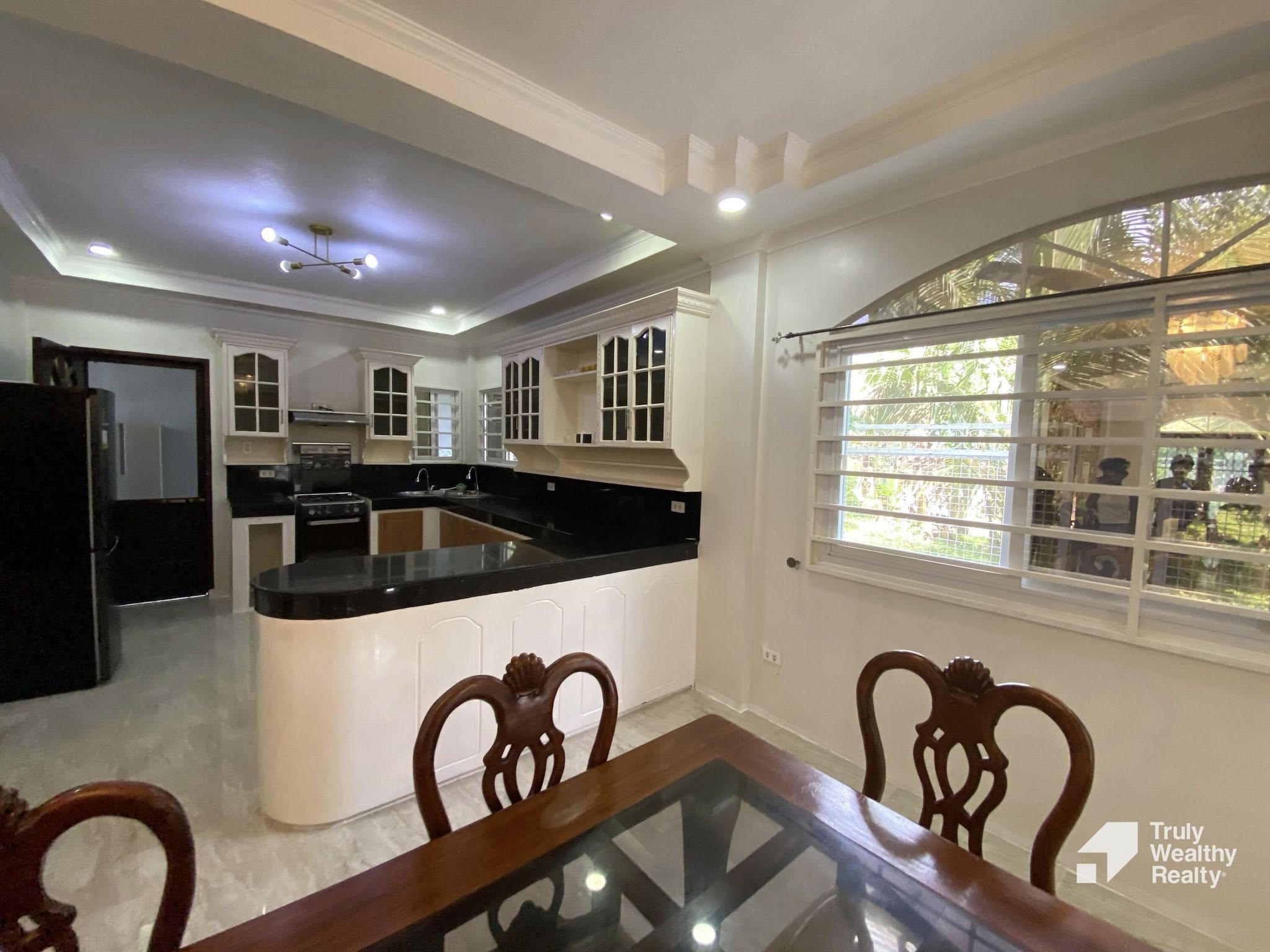 FOR RENT/SALE: Hillsborough 5 Bedroom House and Lot - Thumbnail 10