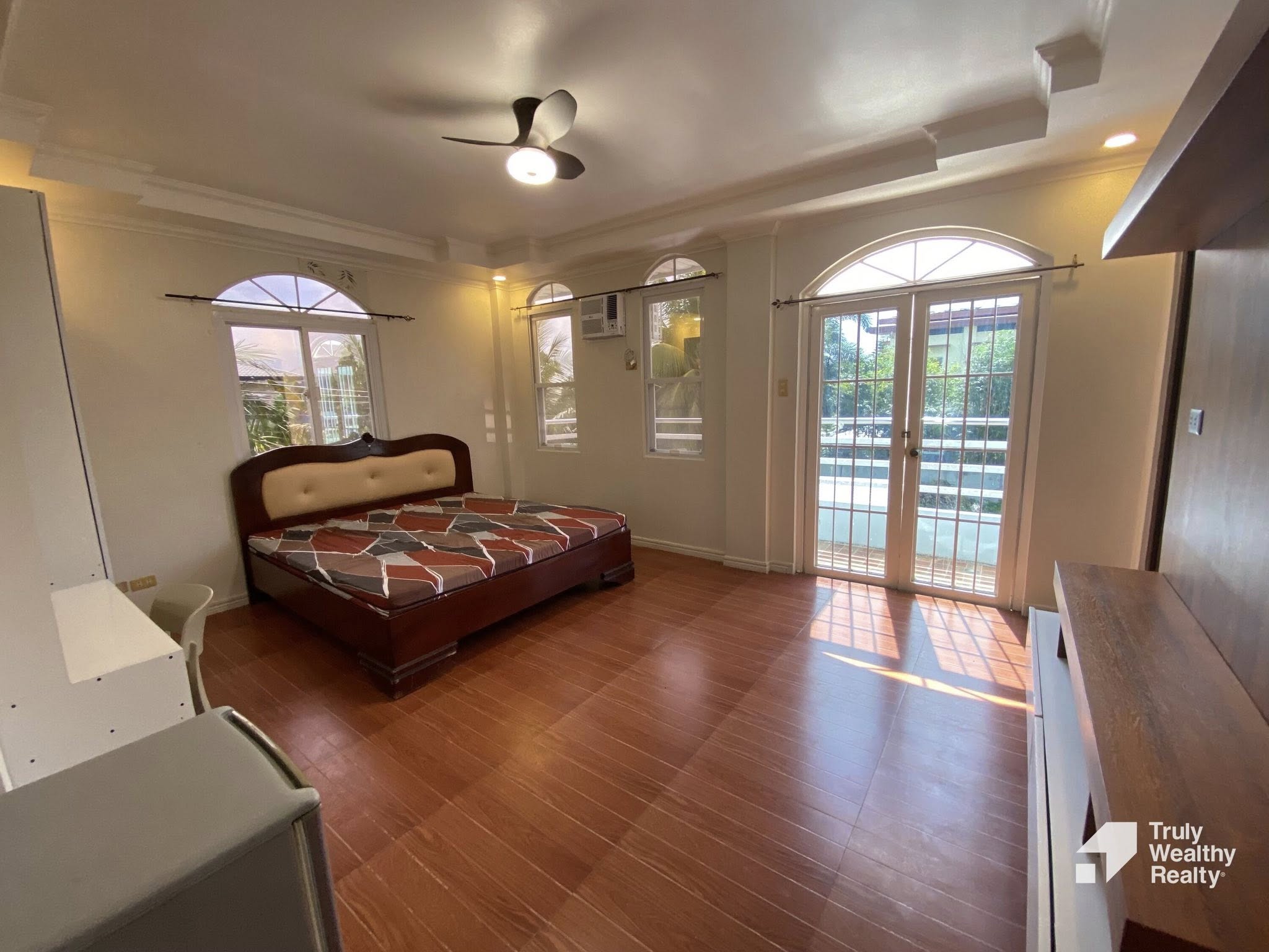 FOR RENT/SALE: Hillsborough 5 Bedroom House and Lot - Thumbnail 12