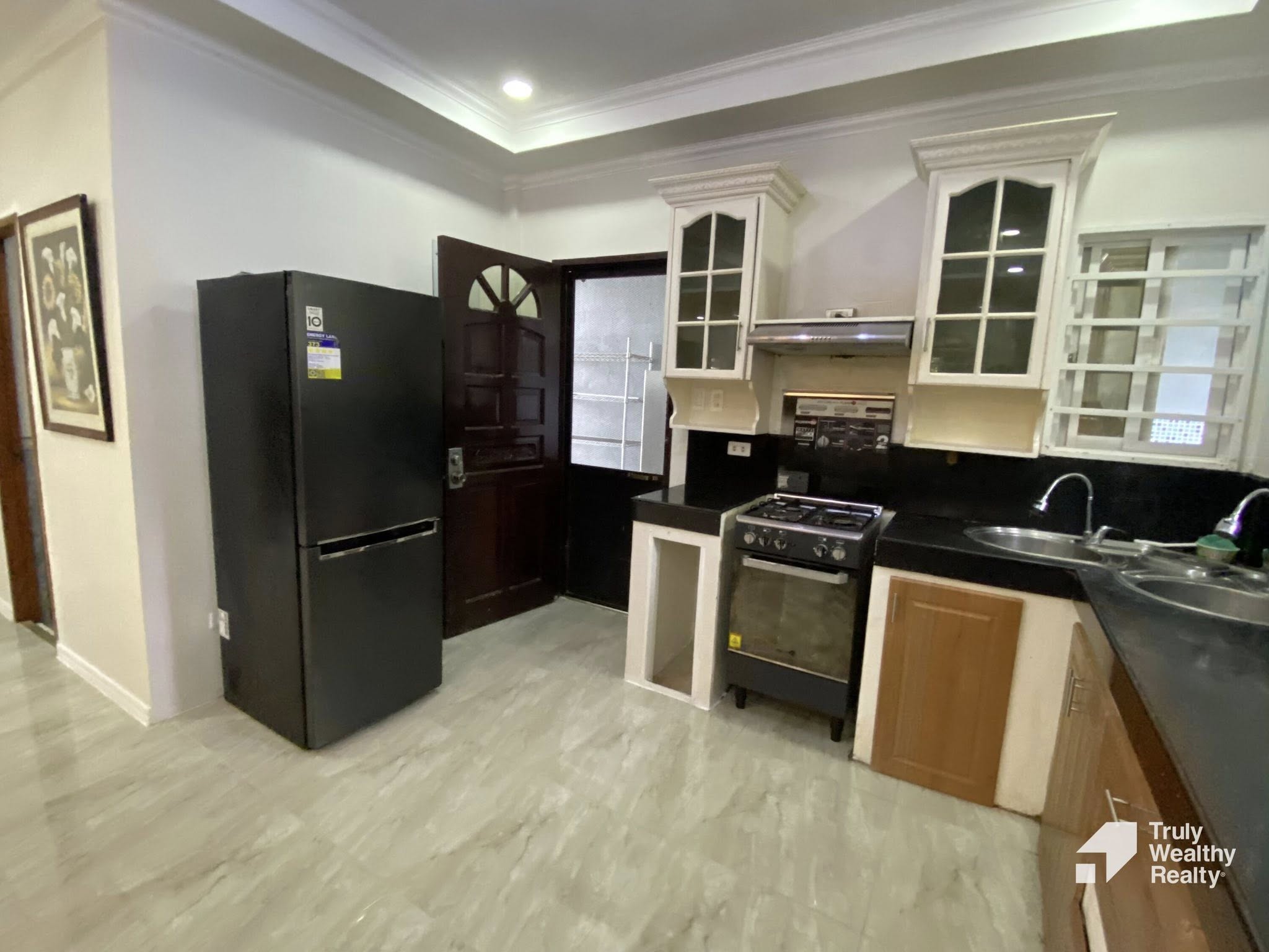 FOR RENT/SALE: Hillsborough 5 Bedroom House and Lot - Thumbnail 15